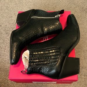 Shoedazzle - Black Bootie ‘Elise’